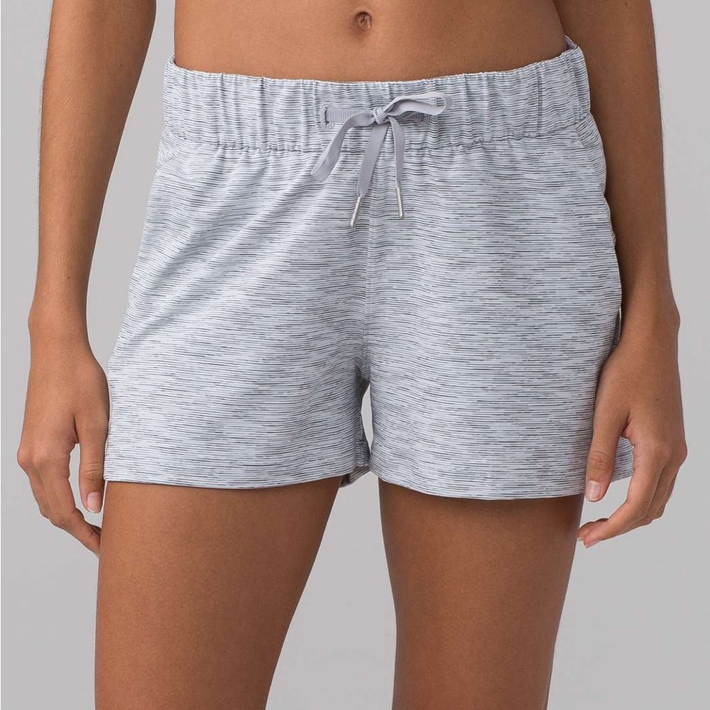 lululemon ‘on the fly’ light gray athletic shorts